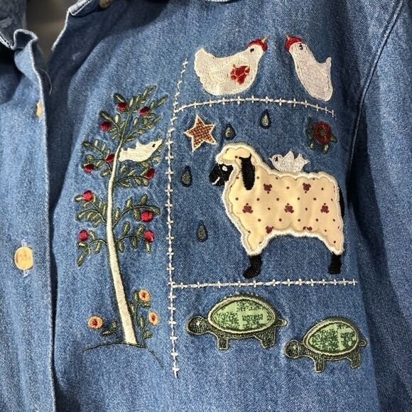 Chambray long sleeve shirt button up appliqué EUC cottagecore granny core farm - Picture 13 of 16
